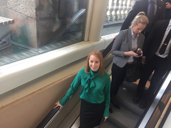 Och där lämnar Lööf presskonferensen.