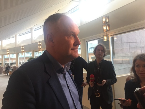 ”Det viktiga nu är att Stefan Löfven får det här uppdraget”, säger Sjöstedt.
