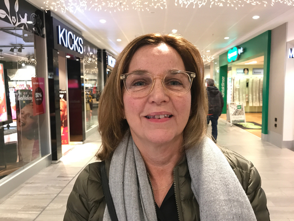 Yvonne Persson 58 år från Sundsvall:
- Vi har köpt elbil och äter mindre kött. Jag märker också i sociala medier att det inte är lika accepterat att resa mycket. En del kändisar får mycket mothugg av sina fans när de lägger ut att de reser hit och dit. Många fler ifrågasätter nu.
