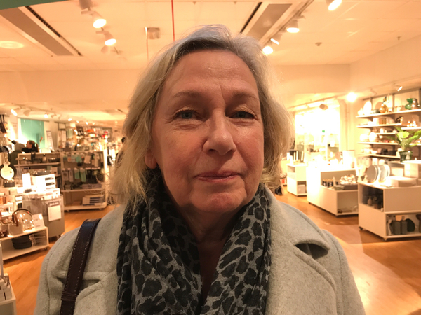 Kerstin Lundkvist 68 år Sundsvall:
- Vi åker tåg när vi kan och dottern som läser miljövetenskap i Malmö har önskat att julklapparna i år ska vara återvunna, miljövänliga eller hemgjorda.