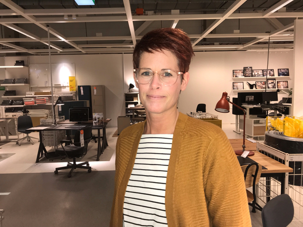 Carolin Vajraca 43 år Alvesta
- Vi konsumerar inte lika mycket längre. Vi tänker en gång extra innan vi handlar. Framförallt när det gäller plast och så återvinner vi mycket, tänker på värmen där vi bor och pratar med barnen om det.