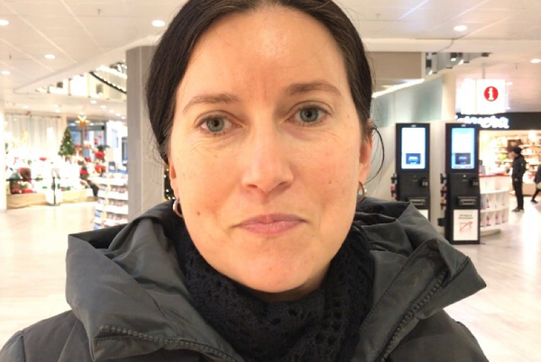 Elenor Hamberg 42 år från Kramfors:
- Jag tror att vi underskattar klimathotet. Det är bara att titta på hur vi lever. Det måste slita på klimatet. Vi överkonsumerar och titta bara på julhandeln.