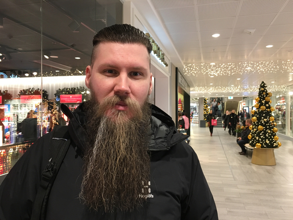 Nicklas Jansson, 33 år, från Bosvedjan i Sundsvall:
- Jag och min sambo har valt bort bilen, vi tar bussen istället. Jag har mätt mitt koldioxidavtryck per månad och ligger lite över målet. Nu gäller det att tänka på konsumtionen, inte köpa importerade produkter.