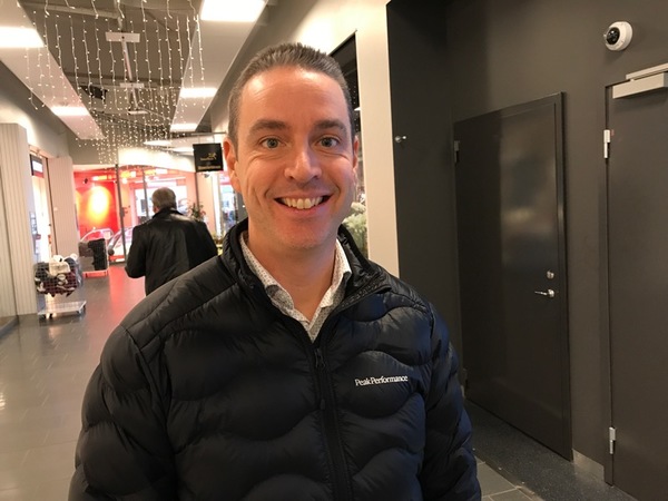 Stefan Manfredsson, 46 år, Hestra
- Man försöker göra så mycket man kan. Exempelvis åka kommunalt. Lite orolig är man för framtiden när forskare pratar om klimatförändringarna.