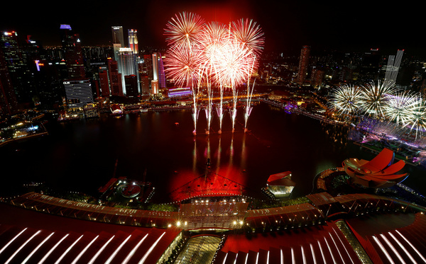 Fyrverkerier över Singapore vid tolvslaget, natten till 1 januari 2019. Foto: Feline Lim/Reuters.