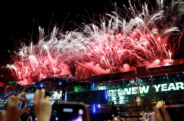 2019 har nått Bangkok i Thailand, där många svenskar befinner sig så här års. Foto: Zeya Tun/Reuters.