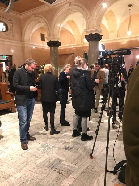 Ulf Hambreus gör sig redo för nästa direktsändning som sker när som helst.