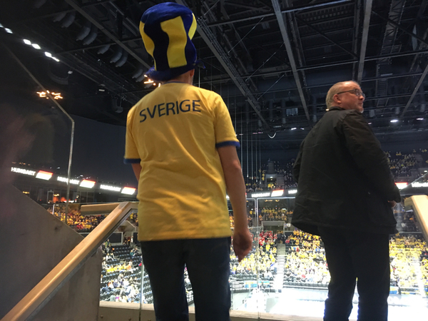 Svenska supportrar på väg att inta Royal Arena!
