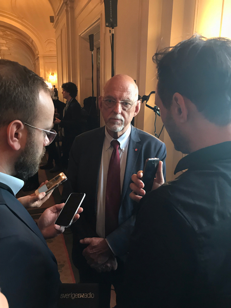 Den tidigare diplomaten och Olof Palmes förre rådgivare Hans Dahlgren (S)  får frågor om sin nya roll som EU-minister.