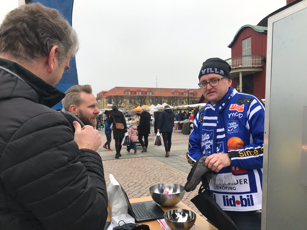 I Lidköping är bandylaget Villa Lidköping populärt.