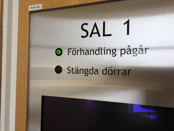 Nu fortsätter rättegången som började i onsdags.