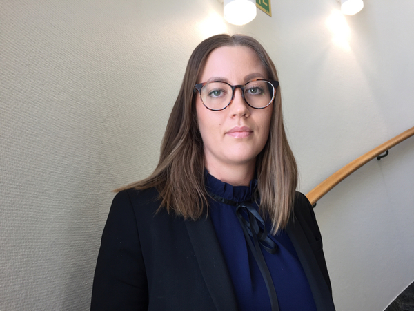 Målsägandebiträdet Frida Larsson som representerar mordoffrets anhöriga i målet.