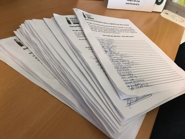 Här är bara några av de tusentals underskrifter där bybor, yrkeschaufförer och pendlare uttryckt sitt missnöje till Trafikverket gällande väg 356.