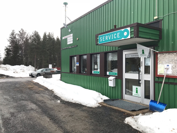 Många kom idag för att möta SVT vid servicepunkten i Gunnarsbyn och berätta om sina erfarenheter av den dåliga vägen.