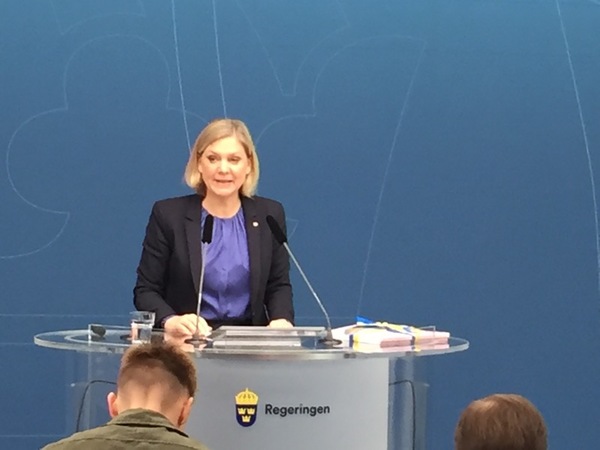 Nu startar presskonferensen.