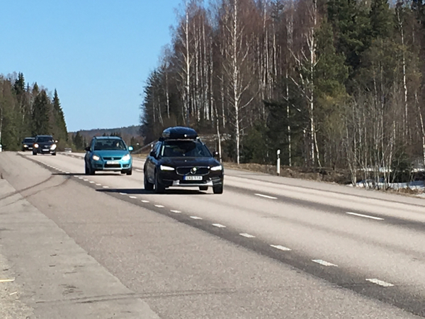 Västernorrland På E14 mot Jämtlandsfjällen har ”lådbilsrallyt” inletts även om trafiken ännu är måttlig.