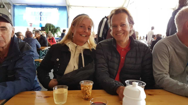 Ölpaus i tältet med Wenche och Anders. /Nina Lamberthz