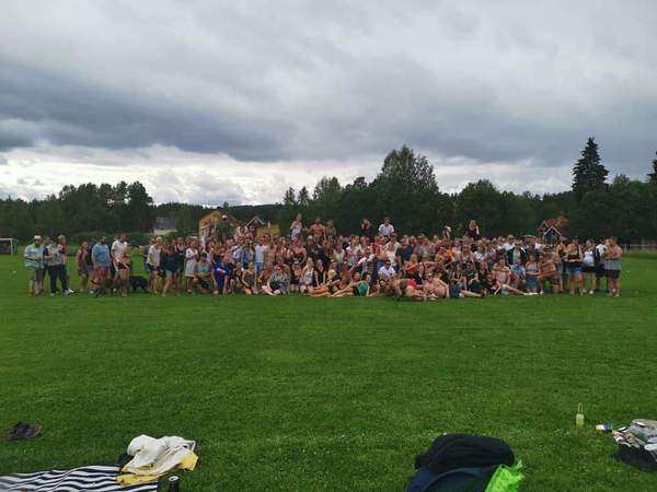 Här är en bild från en brännbollsturnering som jag anordnar varje år under Dansbandsveckan. /Linus Edling.