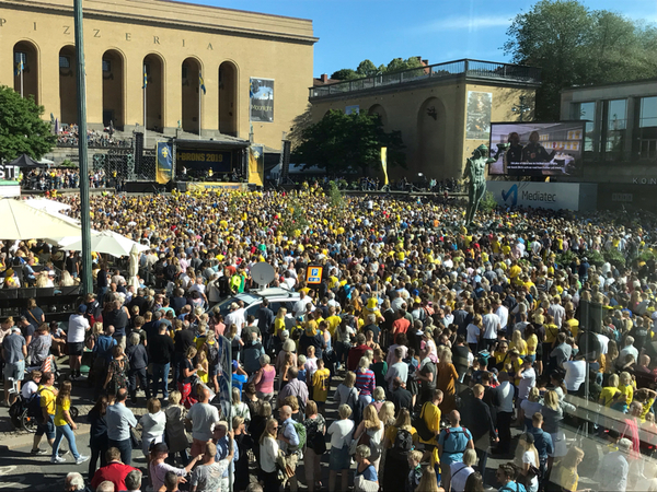 Så här ser det ut på Götaplatsen 20 minuter innan firandet ska starta.