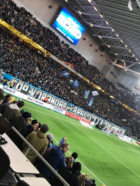 Väntas vara fullsatt här i kväll. Och då slår Djurgården sitt publikrekord på denna arena. Över 30 000 på plats!