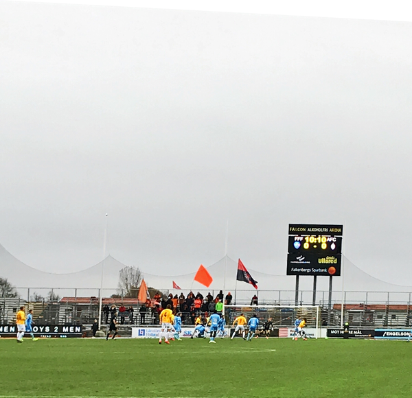 [Image]Grått och småkyligt här i Falkenberg. 0-0 men inte så tillknäppt som man hade trott. Känslan är att det inte kommer sluta mållöst.