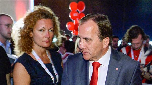 S-ledaren Stefan Löfven vid valvakan. Enligt SVT:s vallokalundersökning backar Socialdemokraterna i EU-valet med 0,7 procent.