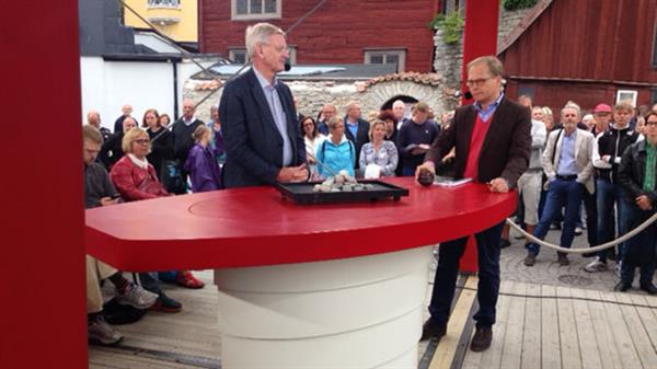 Carl Bildt gästar "Rakt på". Foto: SVT