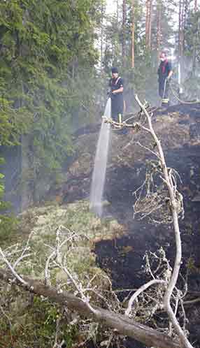 Bild från släckningsarbetet vid brandområdet. Foto: Knut Kainz Rognerud