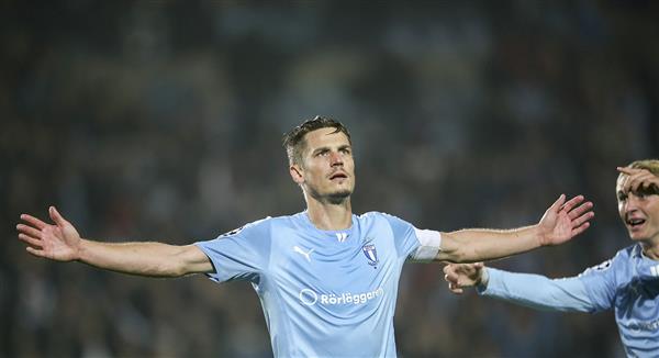 Rosenberg firar 2-0-målet. Foto: TT Nyhetsbyrån